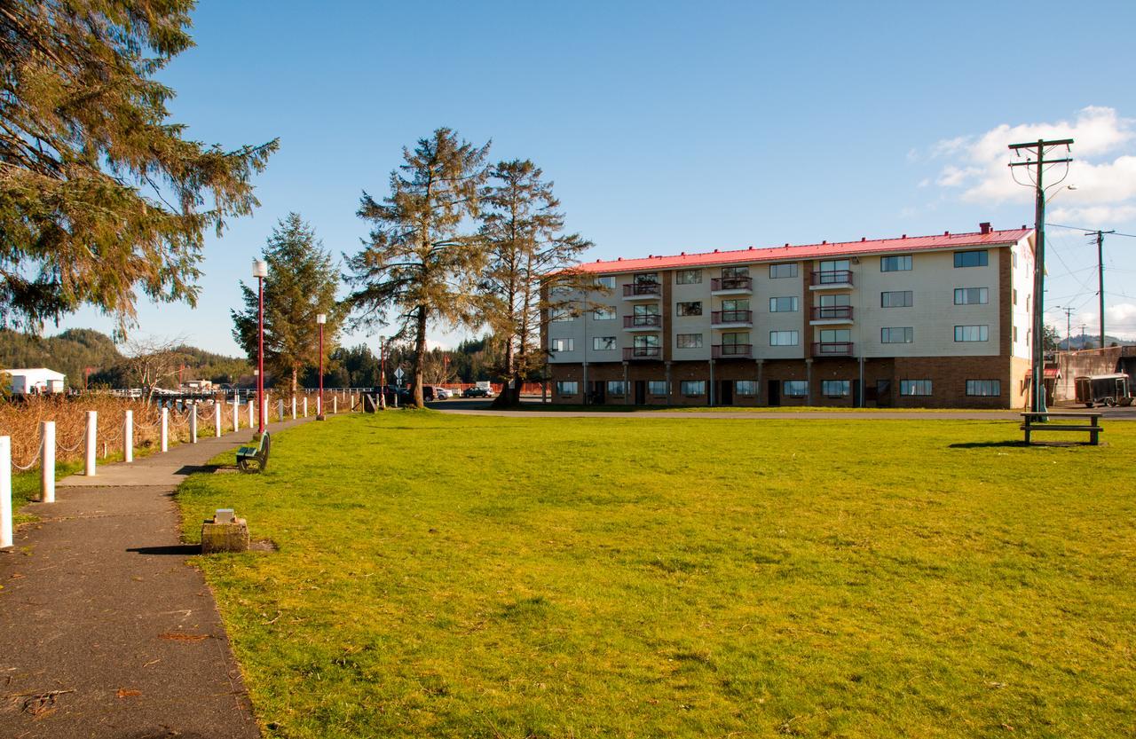 Pier Side Landing Hotel Port Hardy Exterior photo