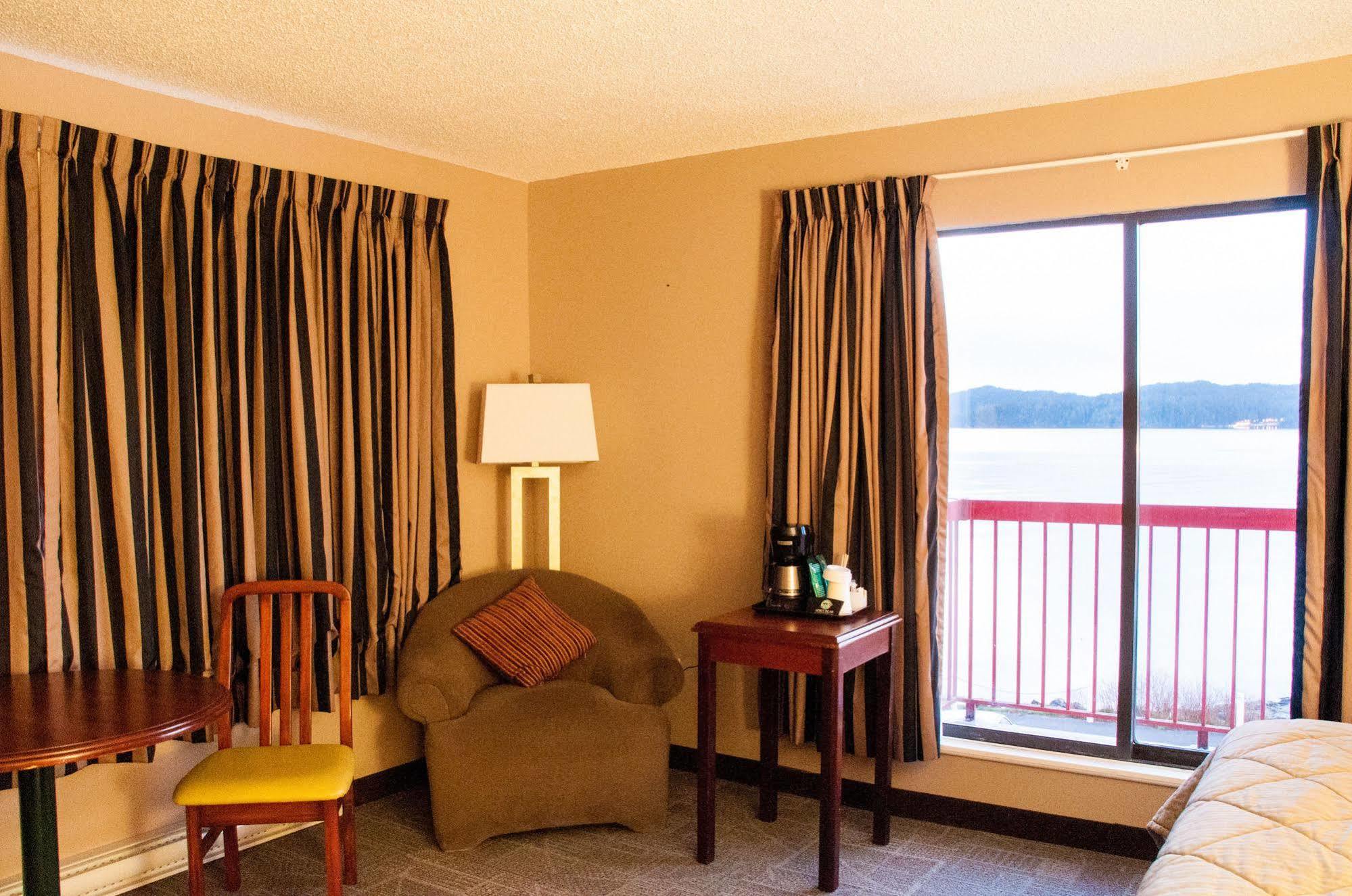 Pier Side Landing Hotel Port Hardy Exterior photo