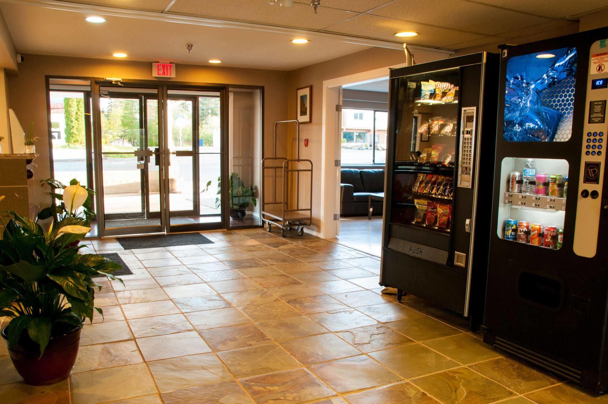Pier Side Landing Hotel Port Hardy Exterior photo