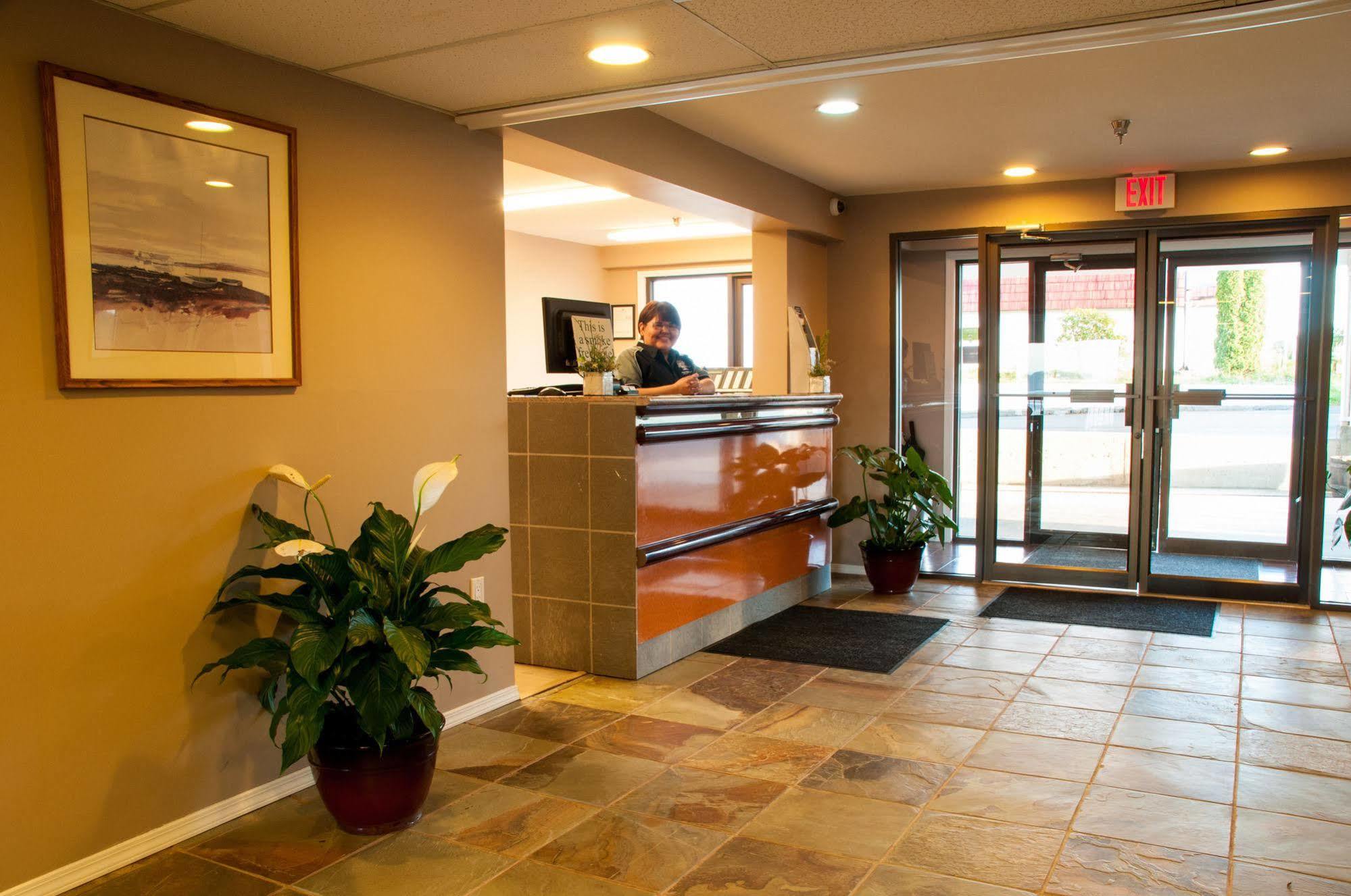 Pier Side Landing Hotel Port Hardy Exterior photo